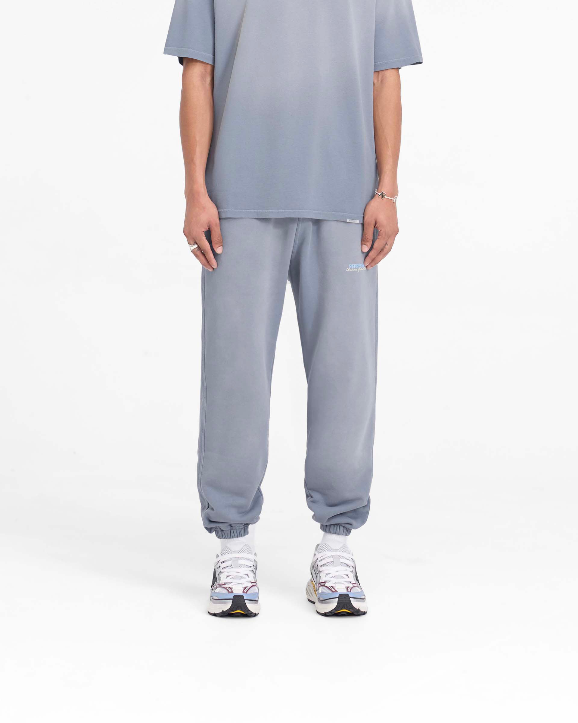 Patron Of The Club Sweatpant - Gris Lavado