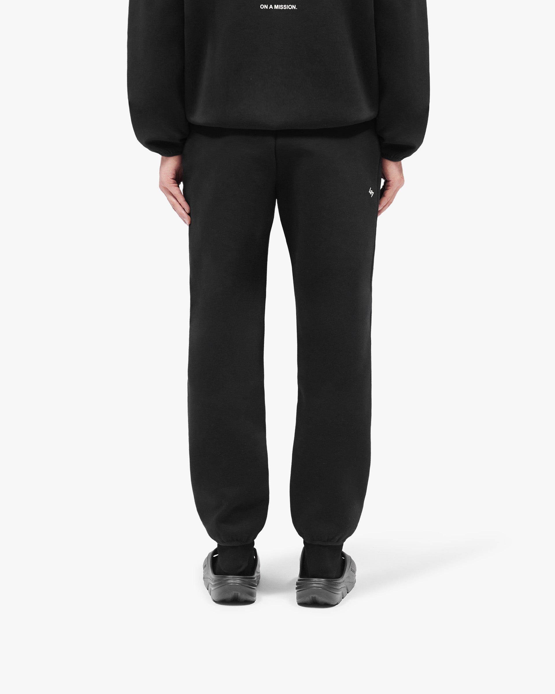 247 Form Sweatpant - Jet Black
